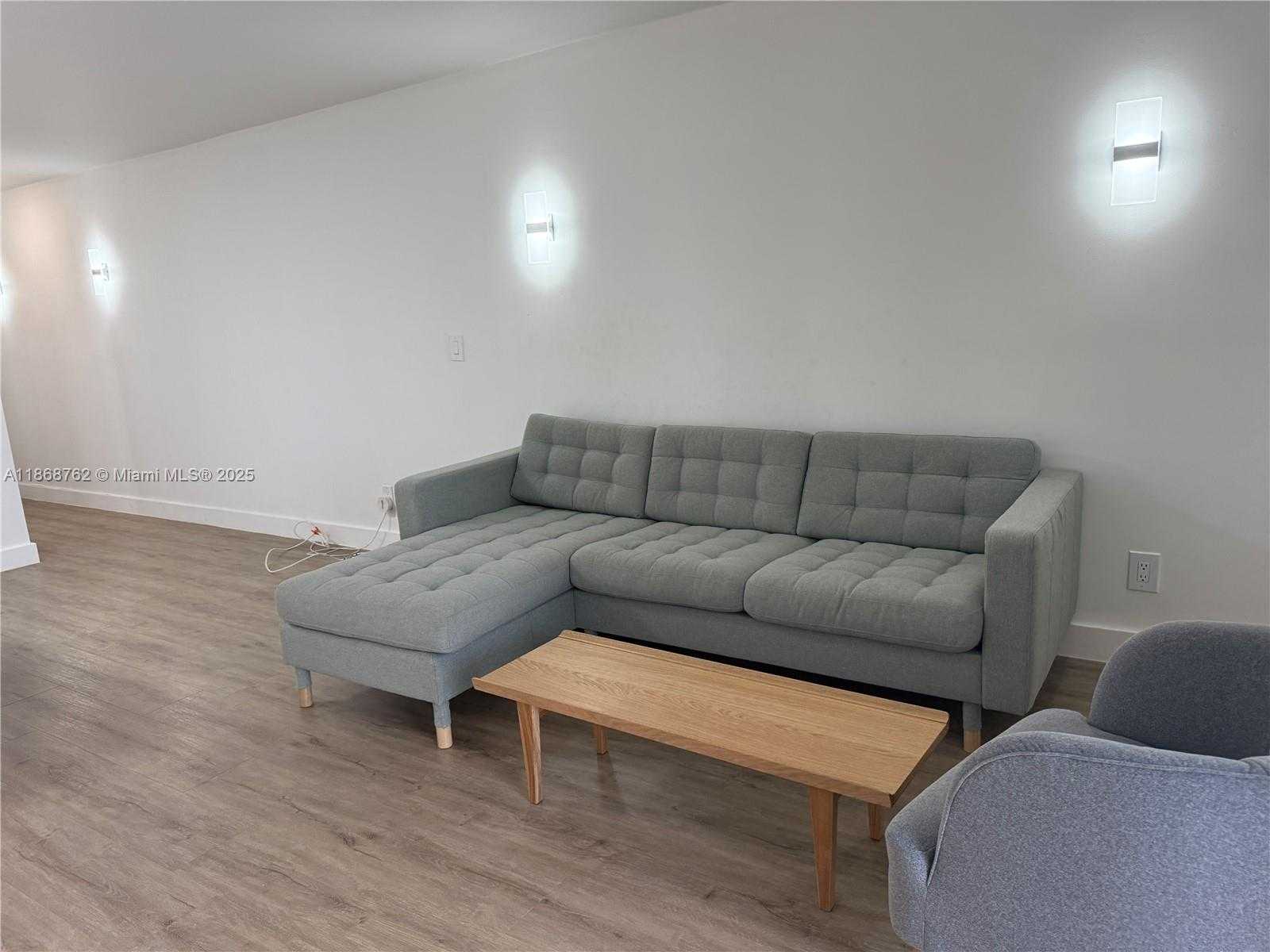 Small Image of 4301 COLLINS AVE #208, Miami Beach Number 3