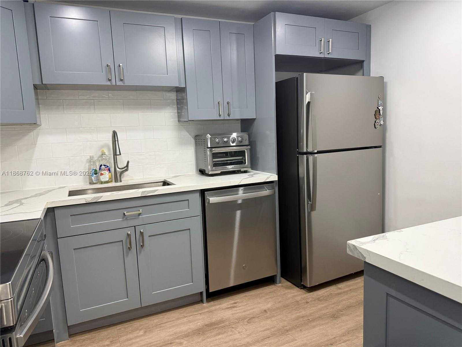 Small Image of 4301 COLLINS AVE #208, Miami Beach Number 4