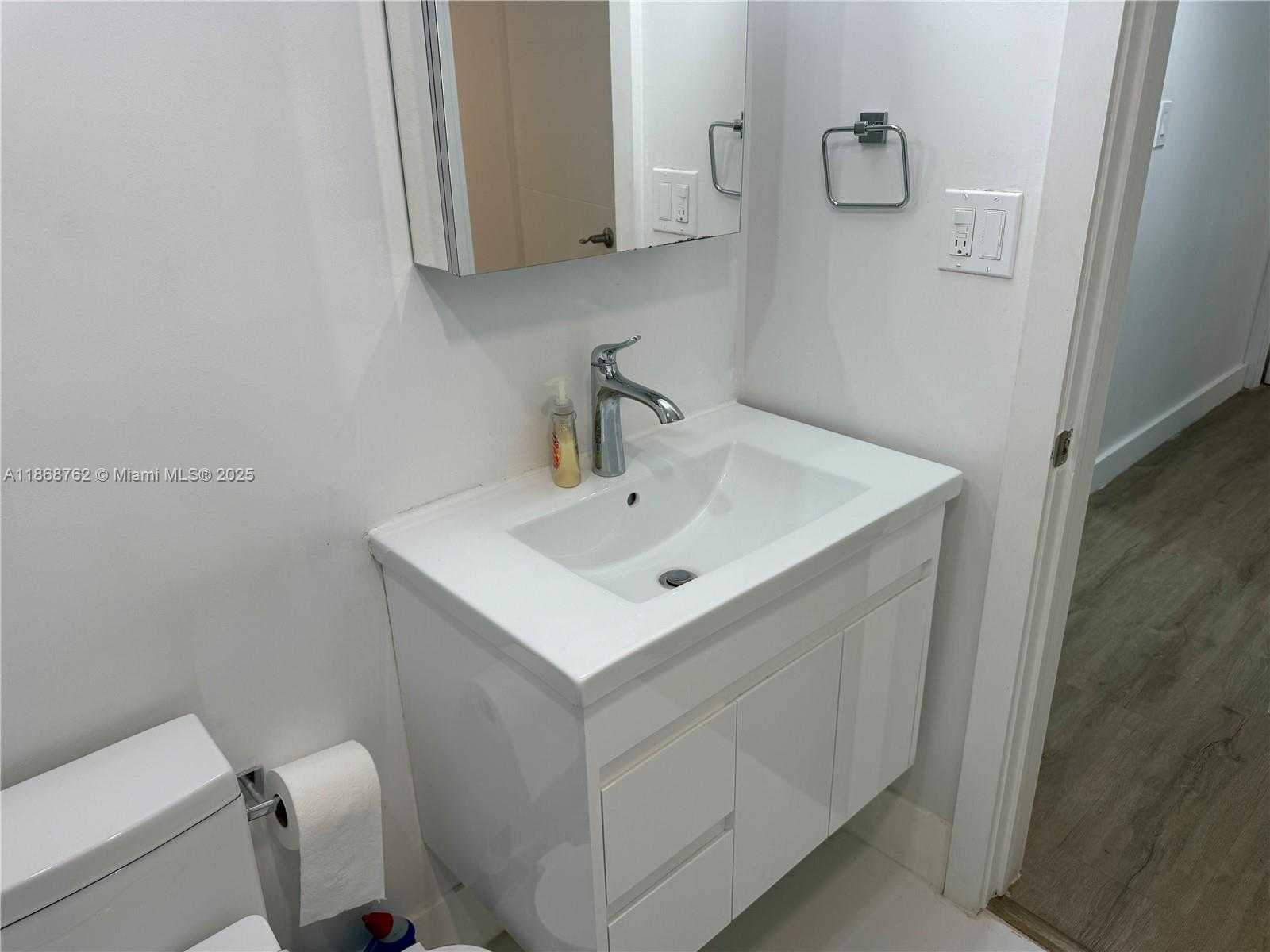 Small Image of 4301 COLLINS AVE #208, Miami Beach Number 9