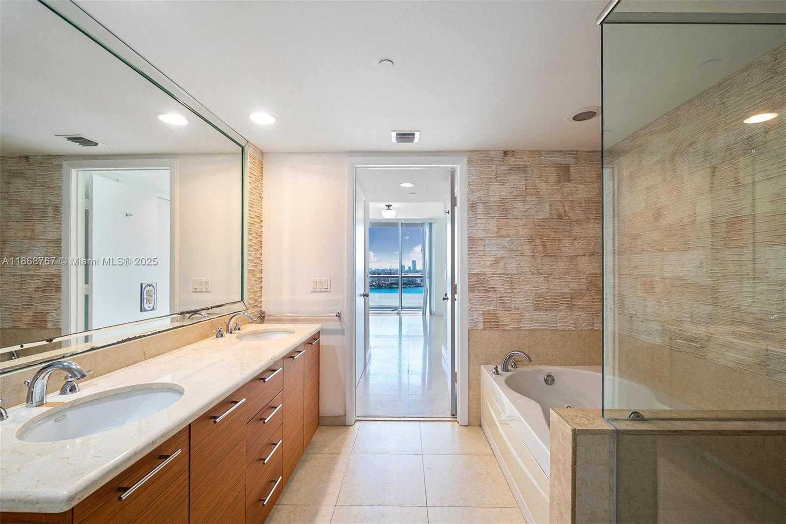 Small Image of 50 BISCAYNE BLVD #1706, Miami Number 19