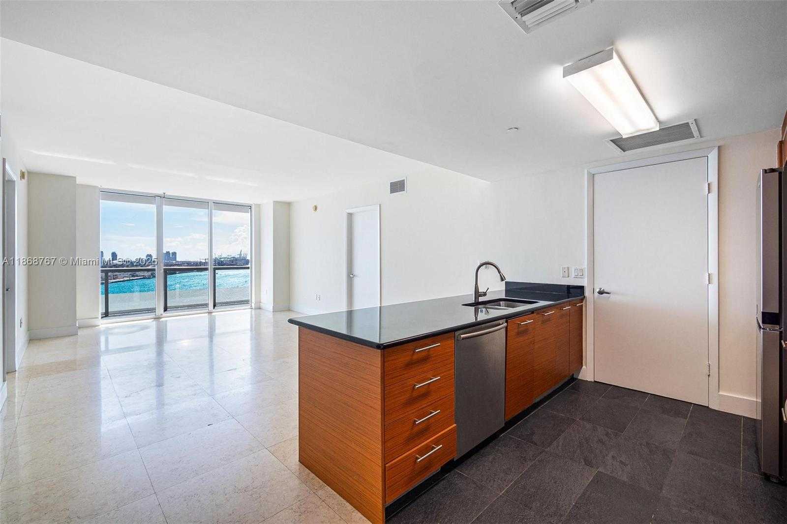 Small Image of 50 BISCAYNE BLVD #1706, Miami Number 3