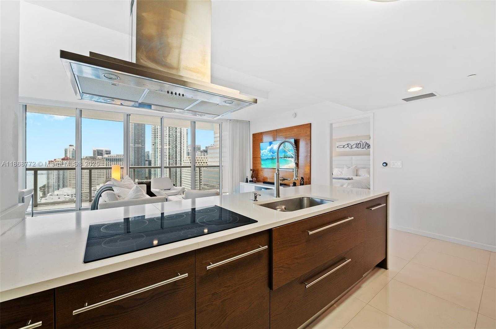 Small Image of 495 BRICKELL AVE #3301, Miami Number 11
