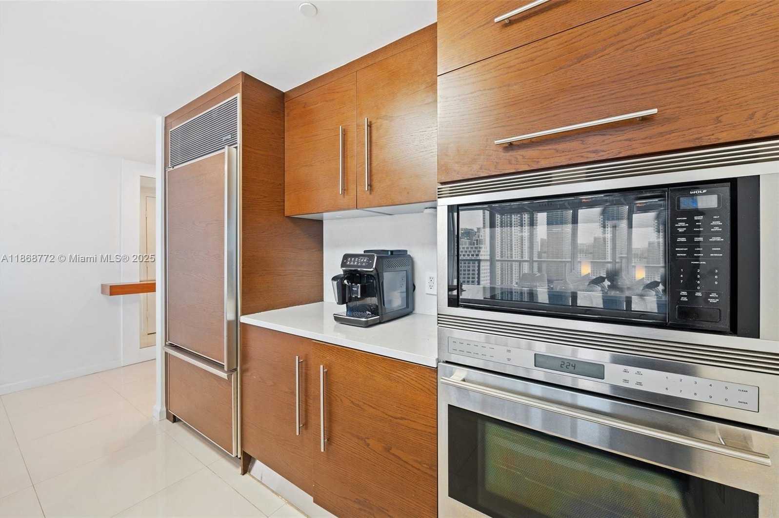 Small Image of 495 BRICKELL AVE #3301, Miami Number 12