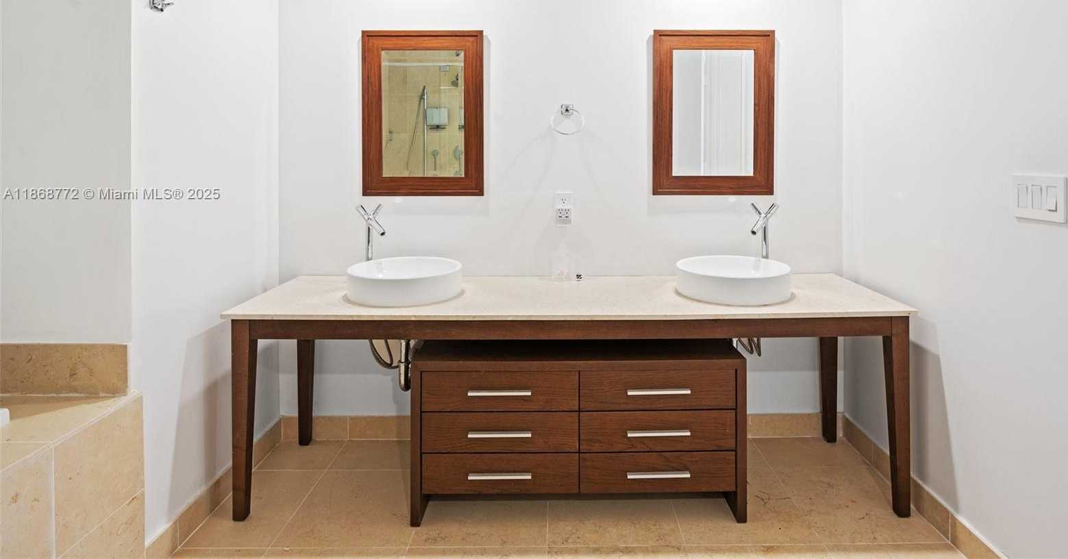 Small Image of 495 BRICKELL AVE #3301, Miami Number 18