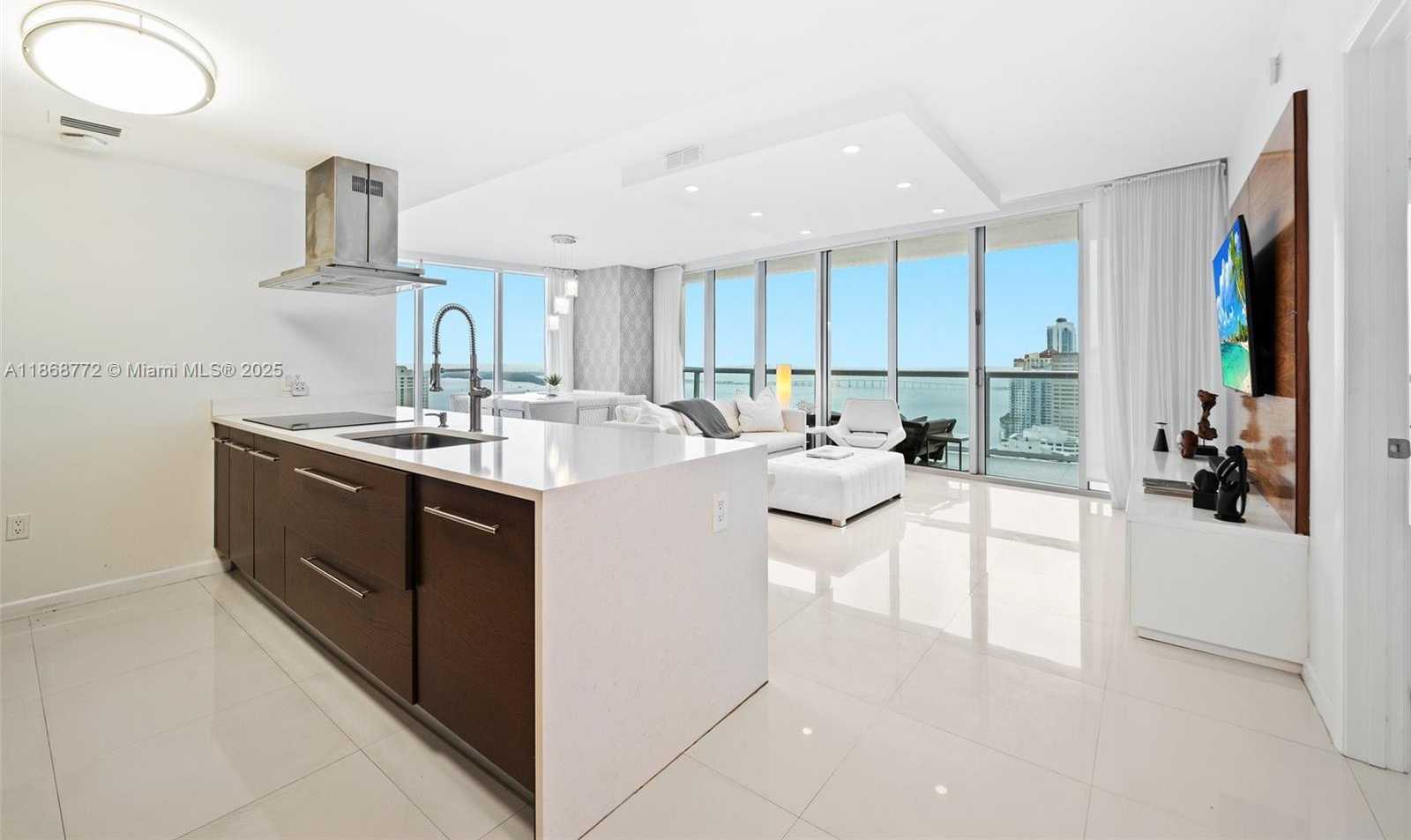 Small Image of 495 BRICKELL AVE #3301, Miami Number 23