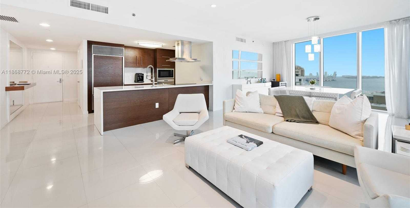 Small Image of 495 BRICKELL AVE #3301, Miami Number 7