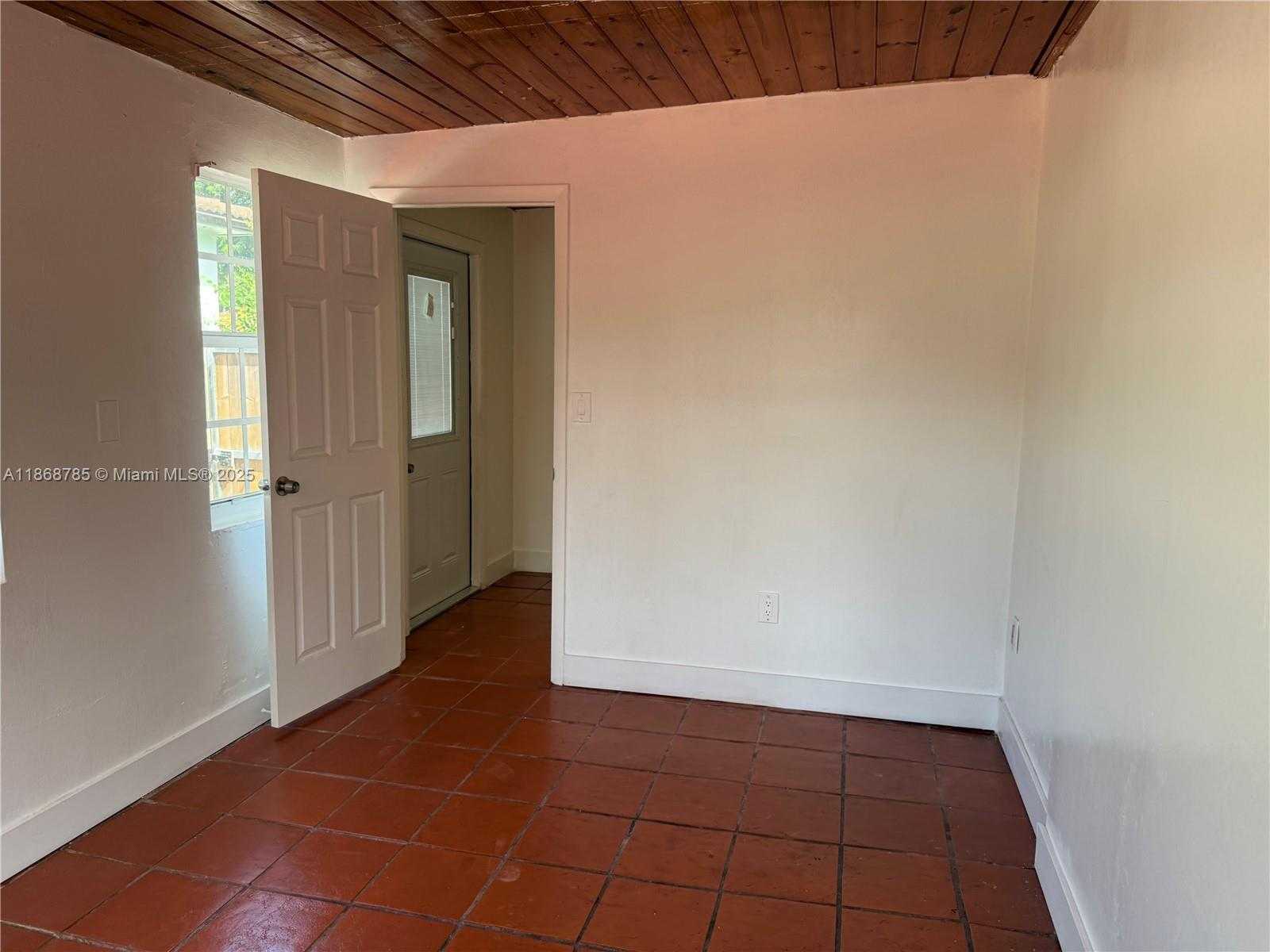 Small Image of 4340 SOUTH WEST 15TH ST, Miami Number 10
