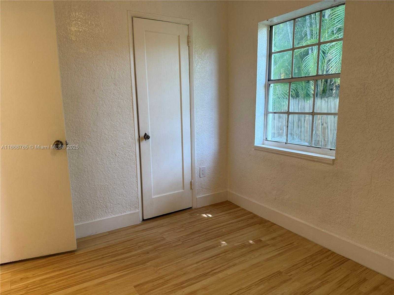 Small Image of 4340 SOUTH WEST 15TH ST, Miami Number 15
