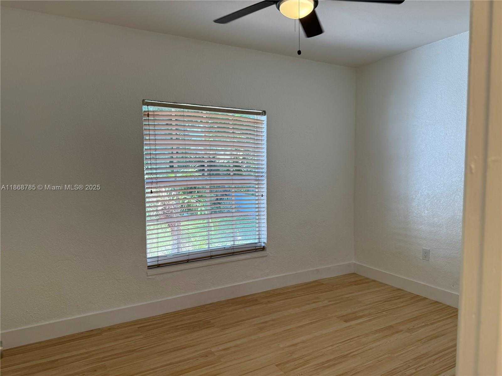 Small Image of 4340 SOUTH WEST 15TH ST, Miami Number 17