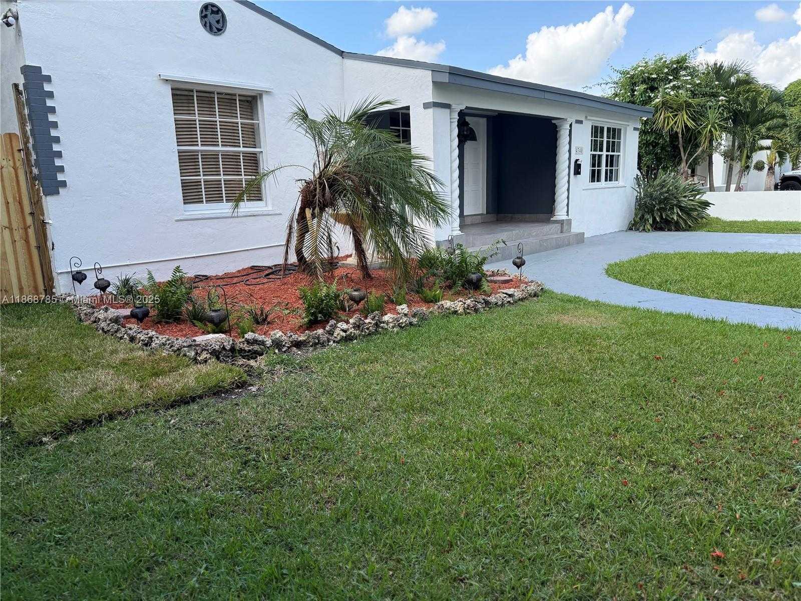 Small Image of 4340 SOUTH WEST 15TH ST, Miami Number 2