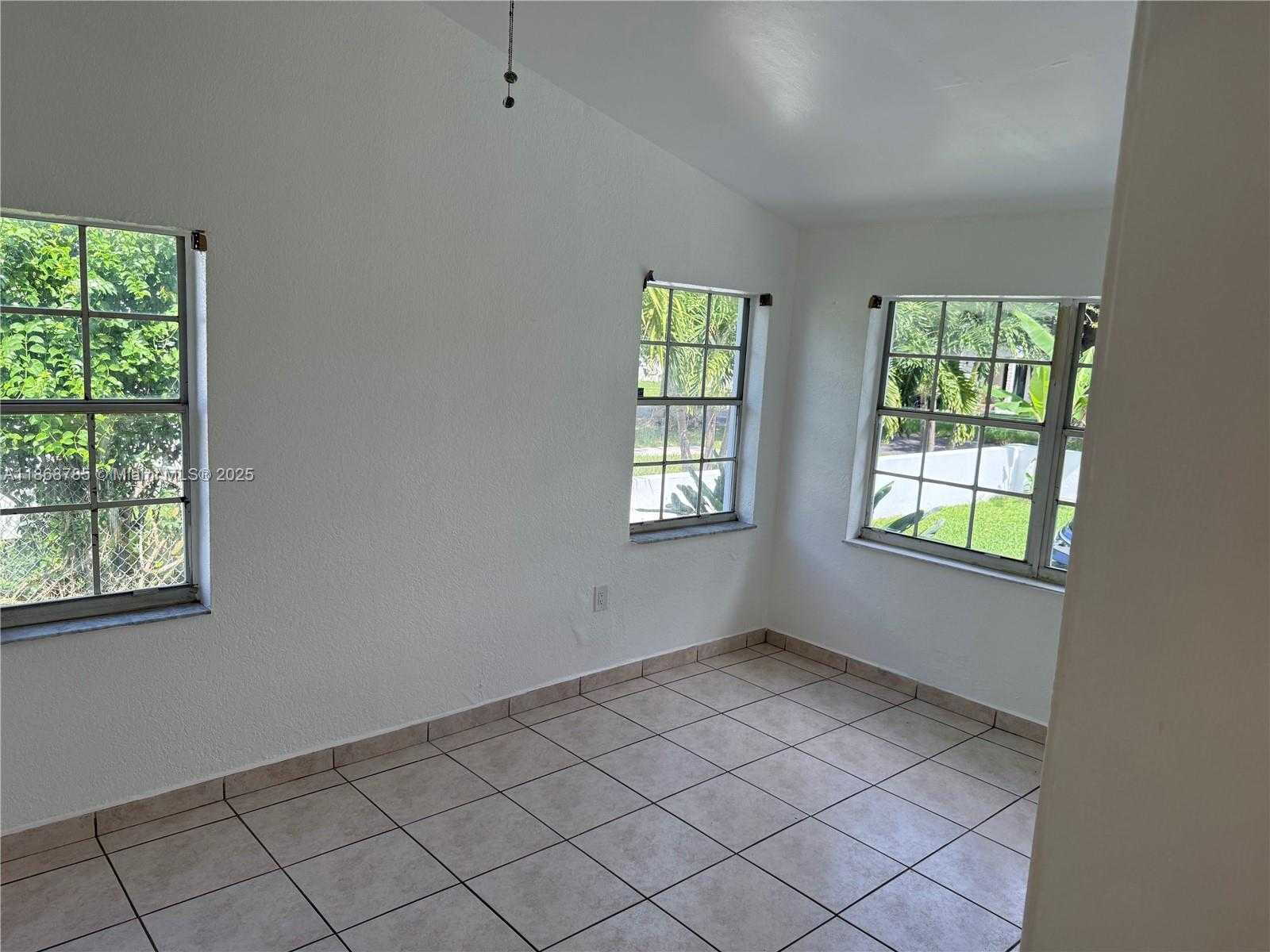 Small Image of 4340 SOUTH WEST 15TH ST, Miami Number 4