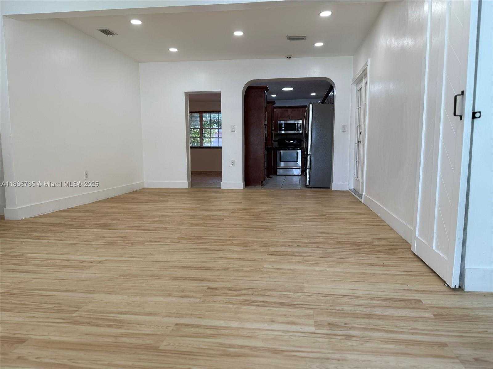 Small Image of 4340 SOUTH WEST 15TH ST, Miami Number 6