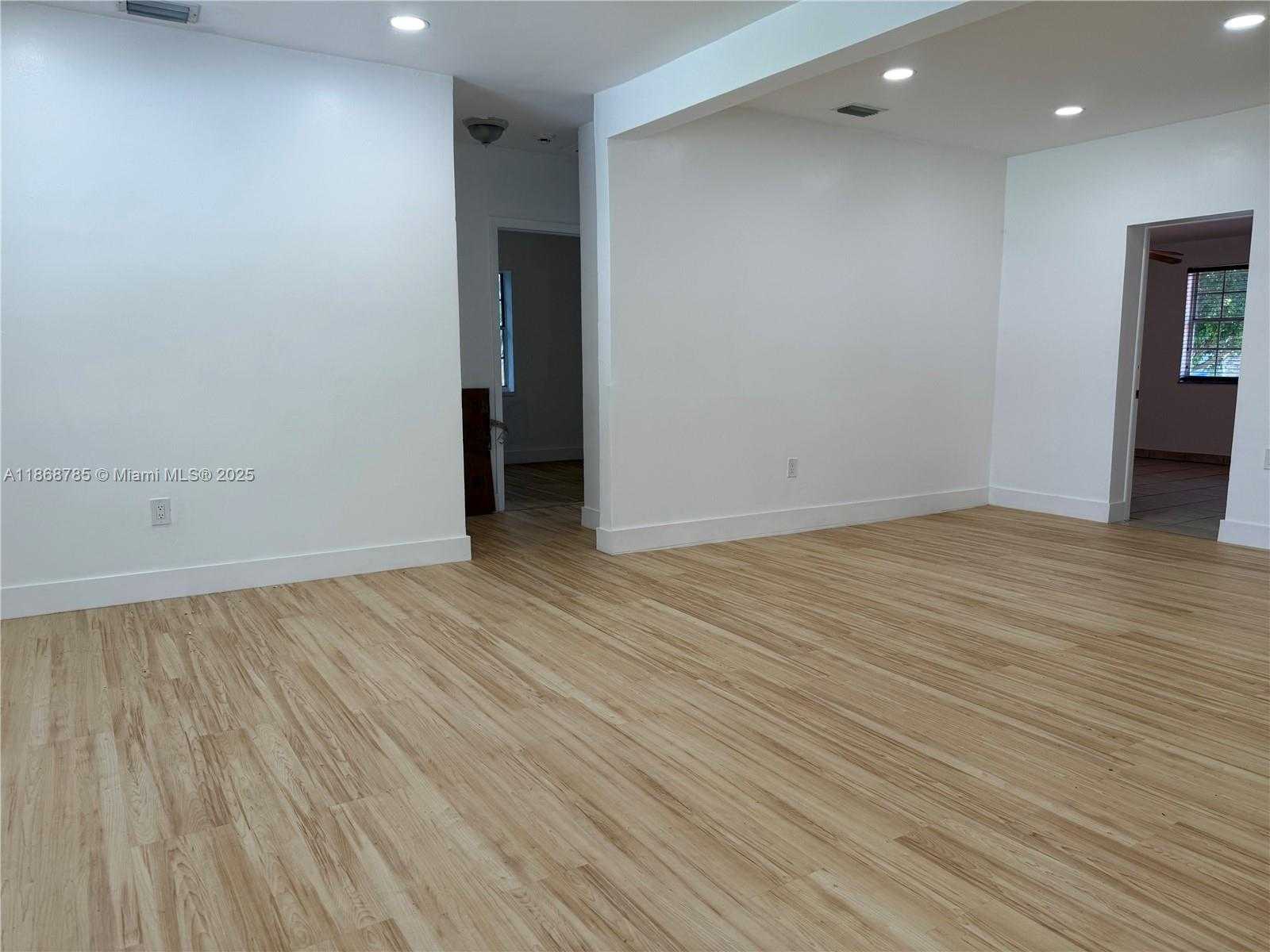 Small Image of 4340 SOUTH WEST 15TH ST, Miami Number 8