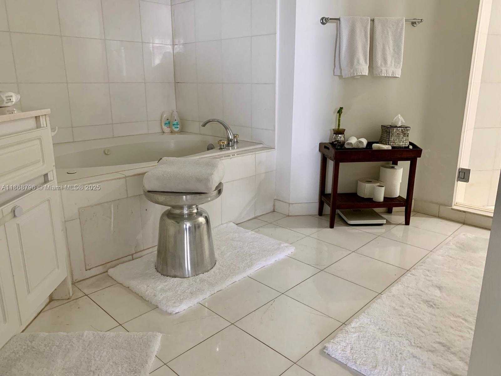 Small Image of 6301 COLLINS AVE #1606, Miami Beach Number 10