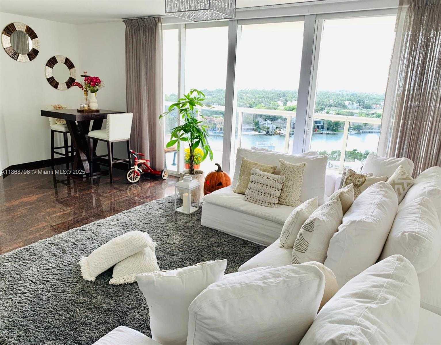 Small Image of 6301 COLLINS AVE #1606, Miami Beach Number 2