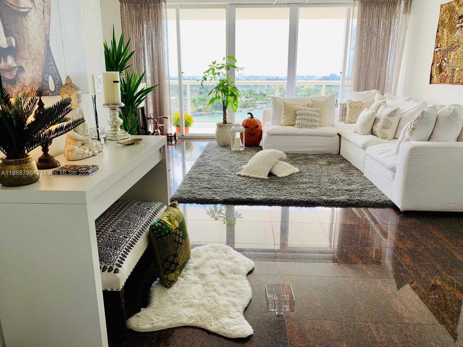 Small Image of 6301 COLLINS AVE #1606, Miami Beach Number 3