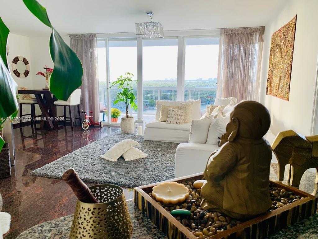 Small Image of 6301 COLLINS AVE #1606, Miami Beach Number 4