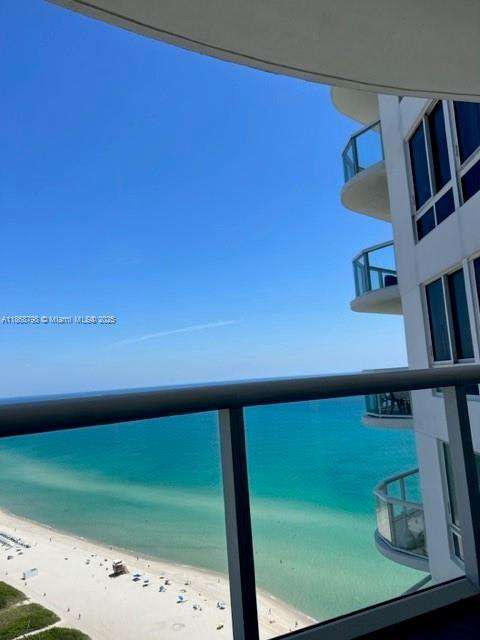 Small Image of 6365 COLLINS AVENUE #2811, Miami Beach Number 2