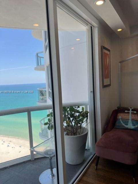 Small Image of 6365 COLLINS AVENUE #2811, Miami Beach Number 3