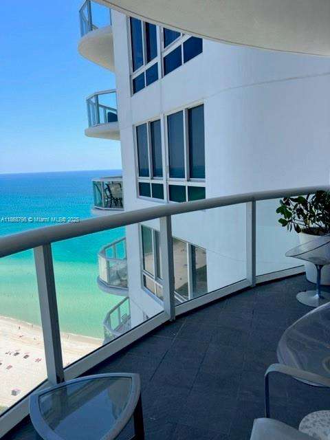Small Image of 6365 COLLINS AVENUE #2811, Miami Beach Number 9