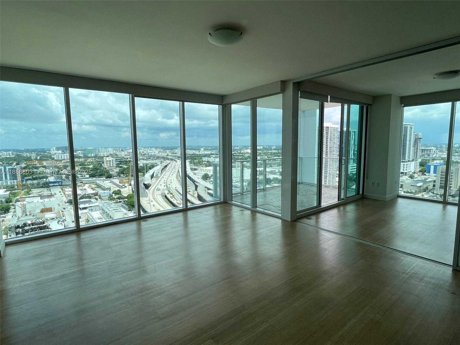 Small Image of 1040 BISCAYNE BLVD #3006, Miami Number 3
