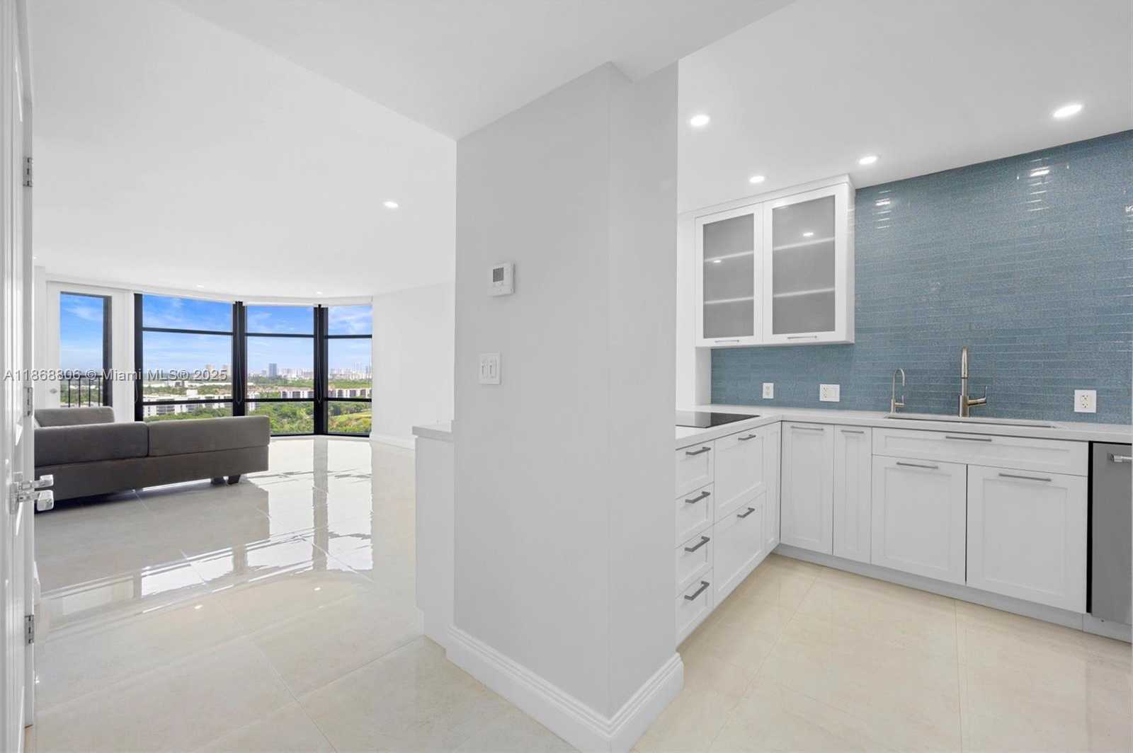 Small Image of 20100 WEST COUNTRY CLUB DR #1703, Aventura Number 4