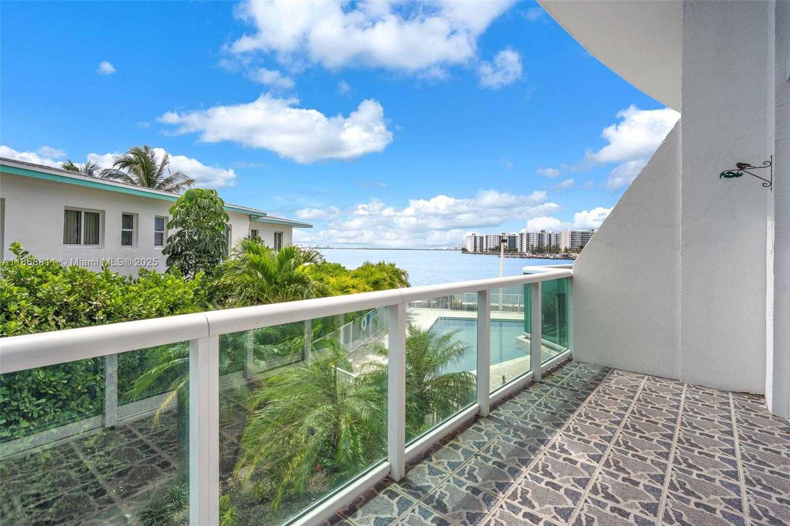 Small Image of 2000 BAY DR #204, Miami Beach Number 11