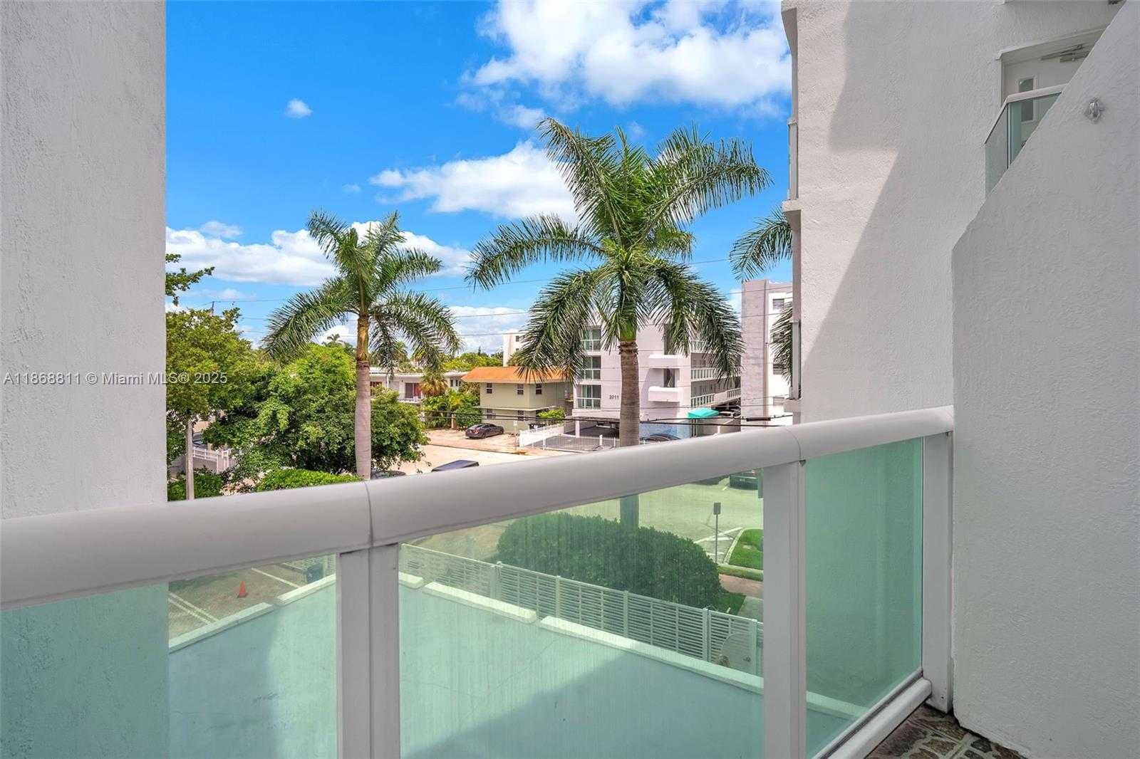 Small Image of 2000 BAY DR #204, Miami Beach Number 22