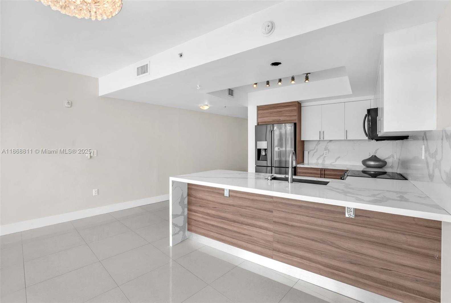 Small Image of 2000 BAY DR #204, Miami Beach Number 3