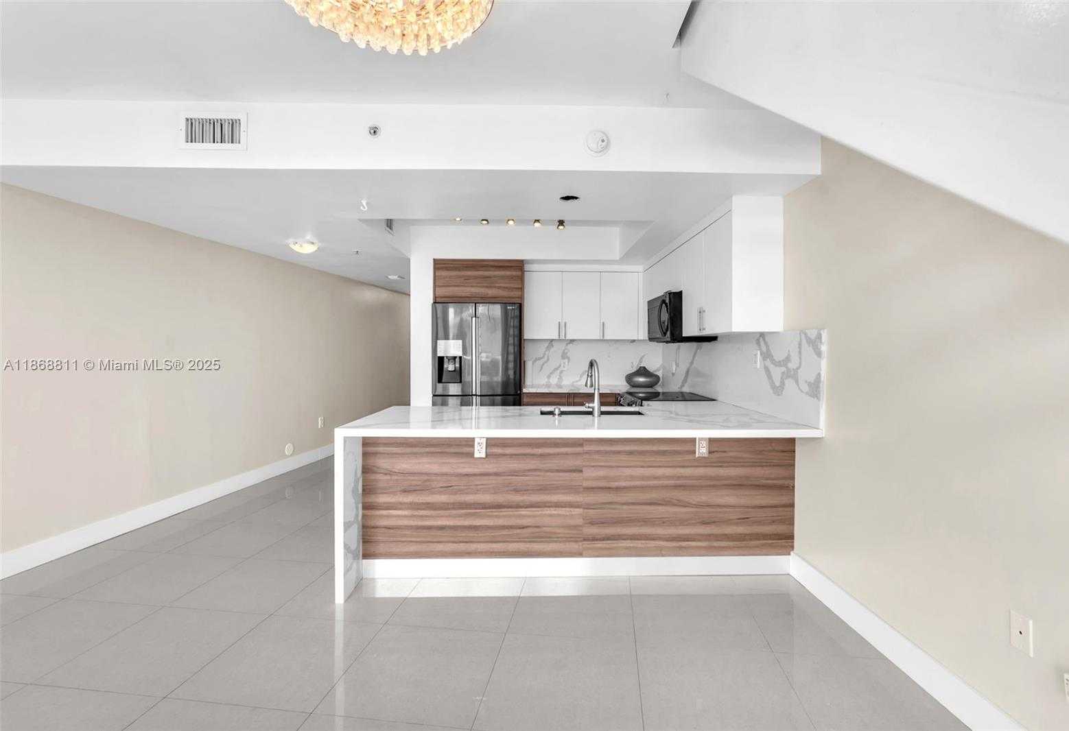 Small Image of 2000 BAY DR #204, Miami Beach Number 5