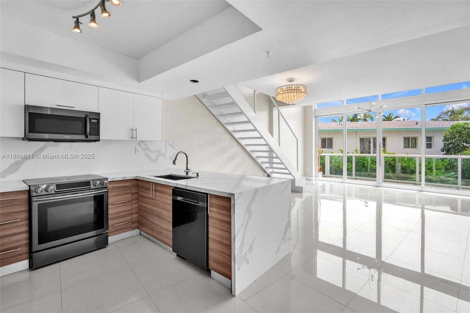 Small Image of 2000 BAY DR #204, Miami Beach Number 7