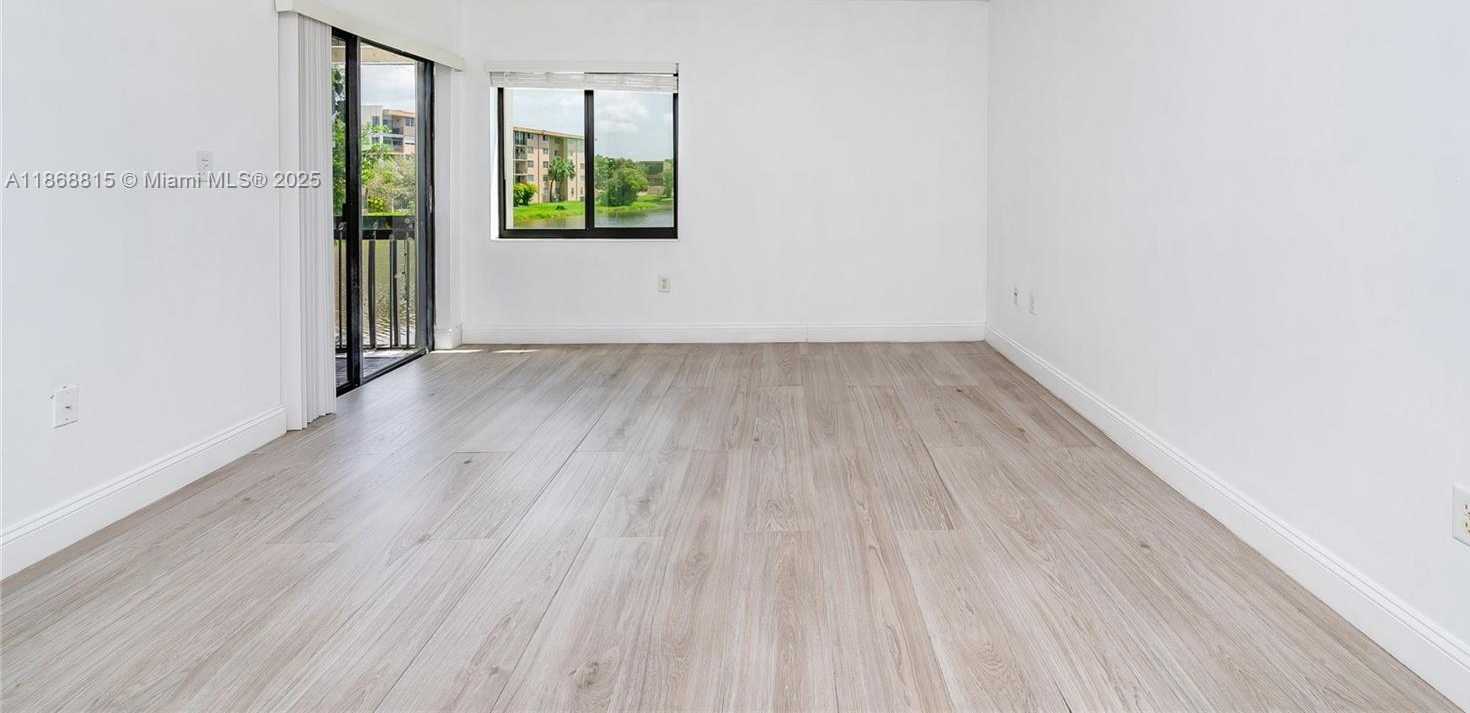 Small Image of 8875 FONTAINEBLEAU BLVD #204, Miami Number 10