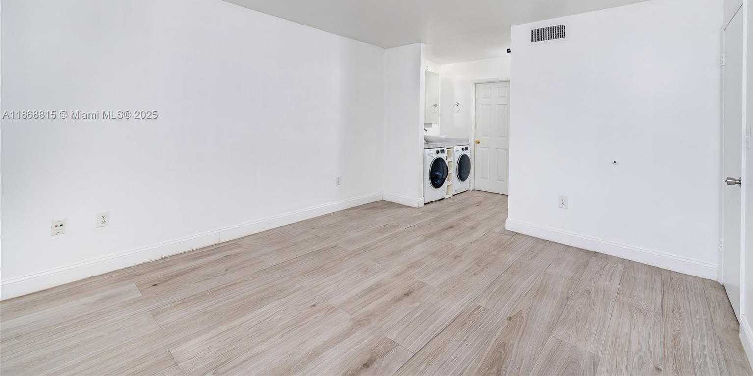 Small Image of 8875 FONTAINEBLEAU BLVD #204, Miami Number 11