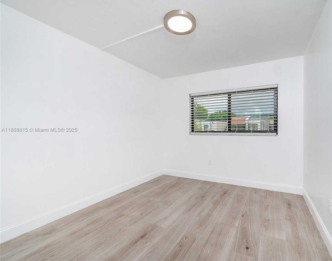 Small Image of 8875 FONTAINEBLEAU BLVD #204, Miami Number 12