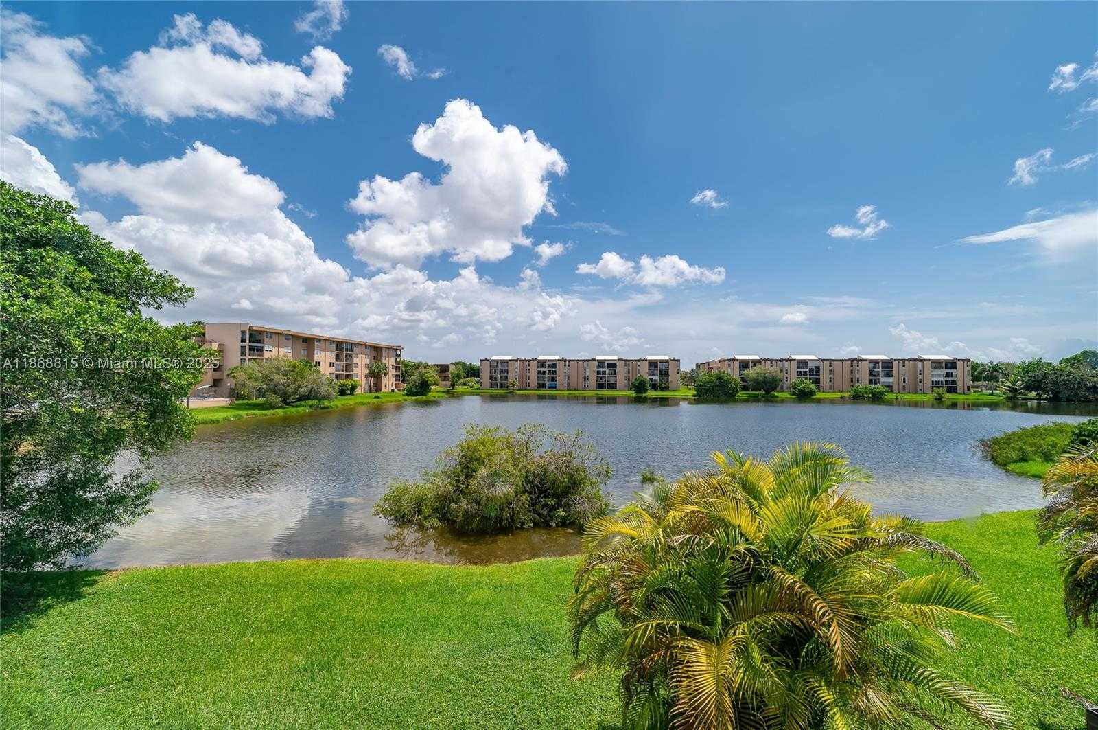 Small Image of 8875 FONTAINEBLEAU BLVD #204, Miami Number 31