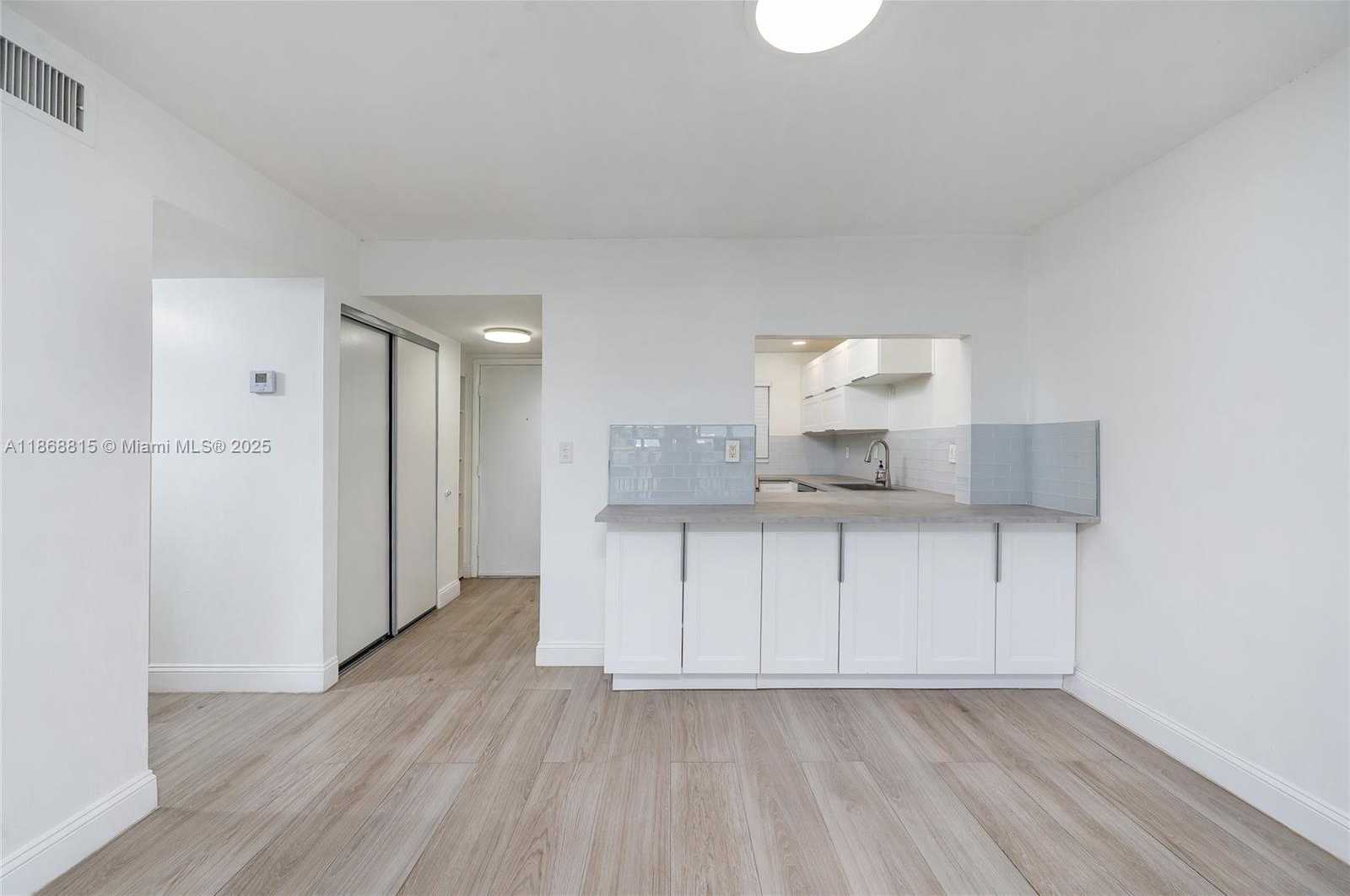 Small Image of 8875 FONTAINEBLEAU BLVD #204, Miami Number 5