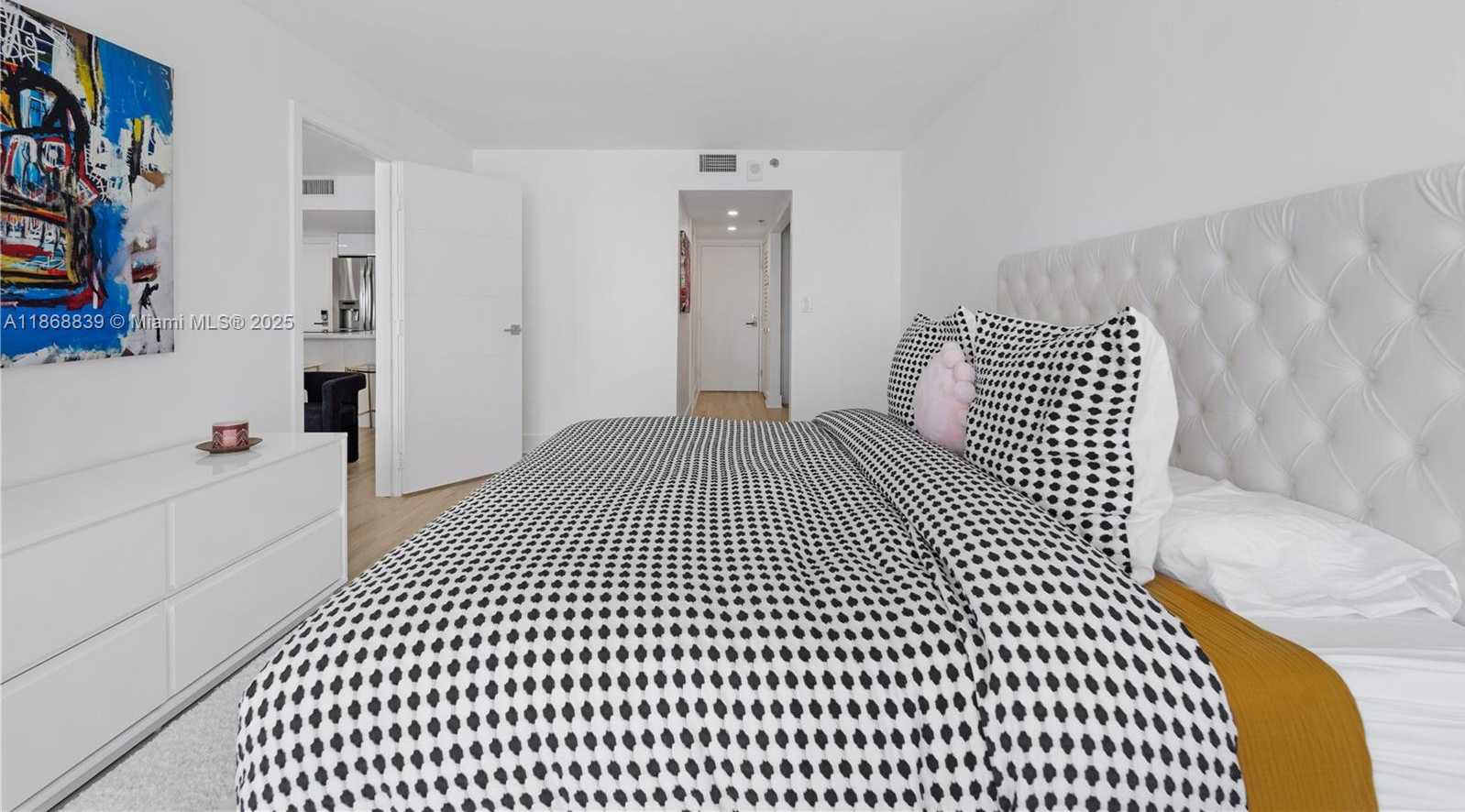 Small Image of 7601 EAST TREASURE DR #2209, North Bay Village Number 12