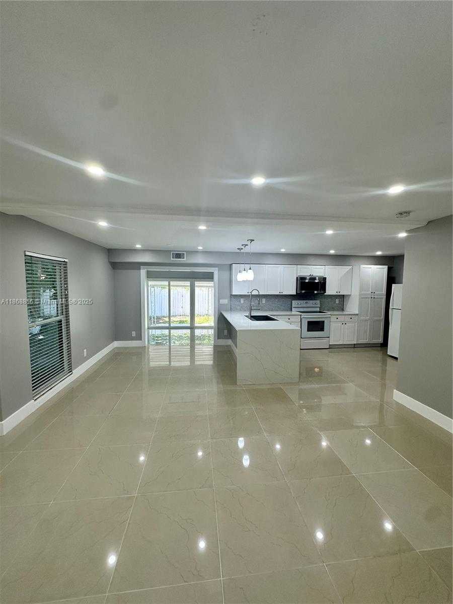 Small Image of 8003 NORTH WEST 70TH AVE, Tamarac Number 3