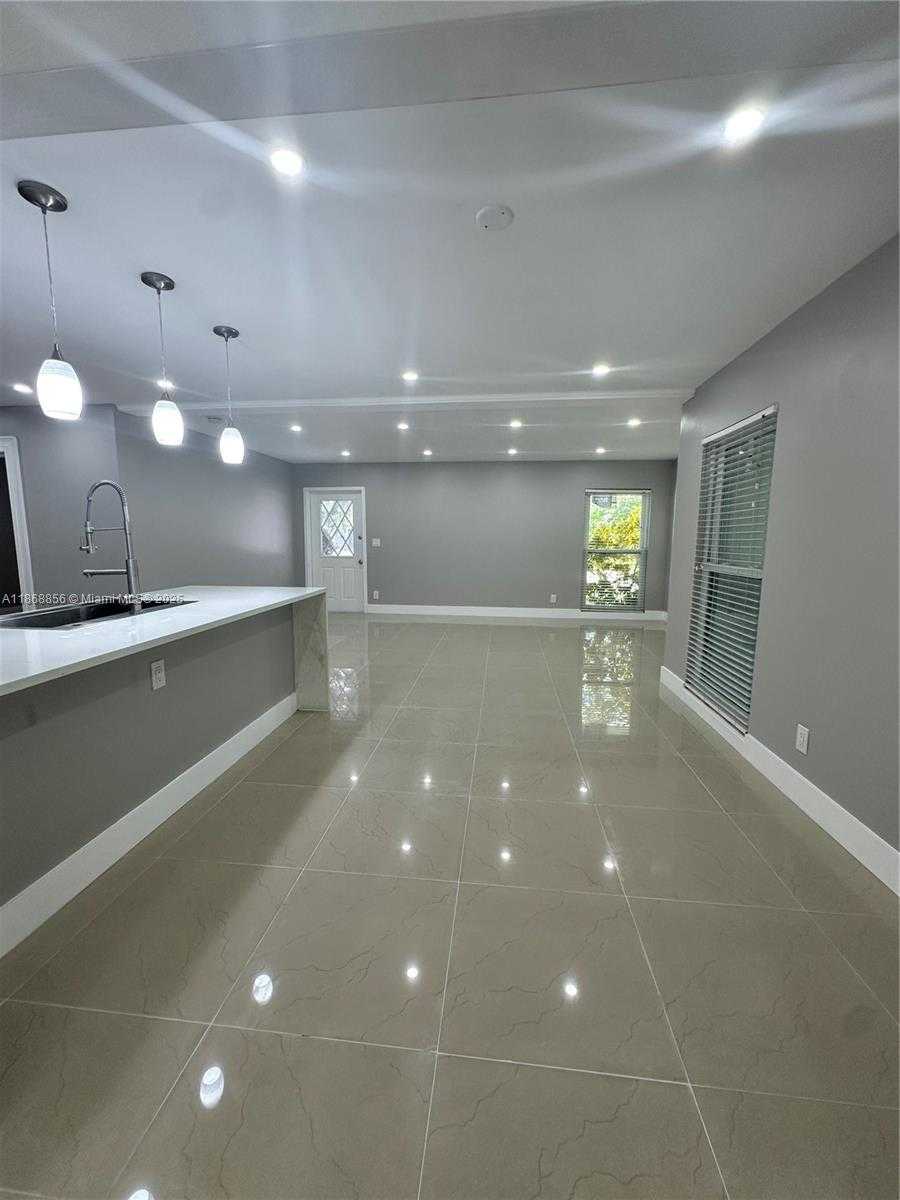 Small Image of 8003 NORTH WEST 70TH AVE, Tamarac Number 4