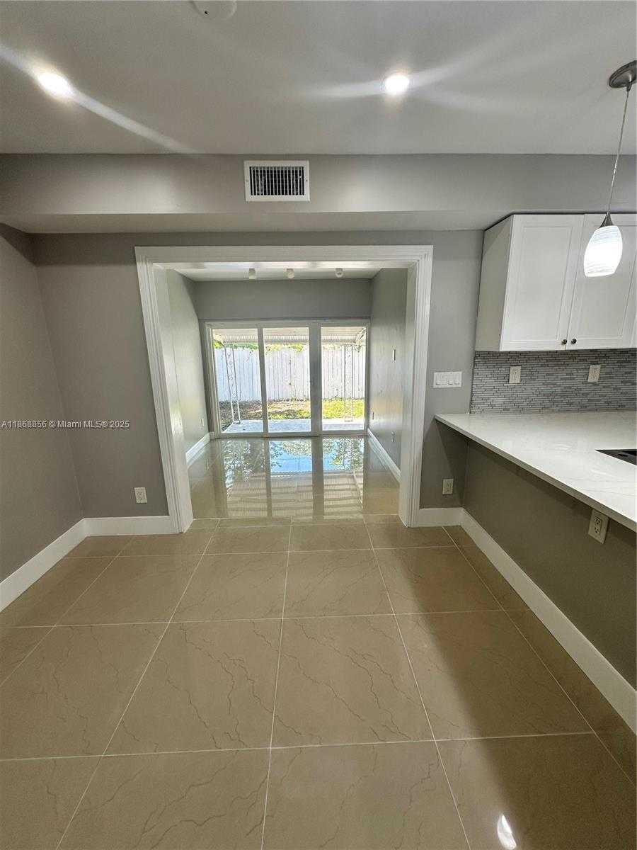 Small Image of 8003 NORTH WEST 70TH AVE, Tamarac Number 5