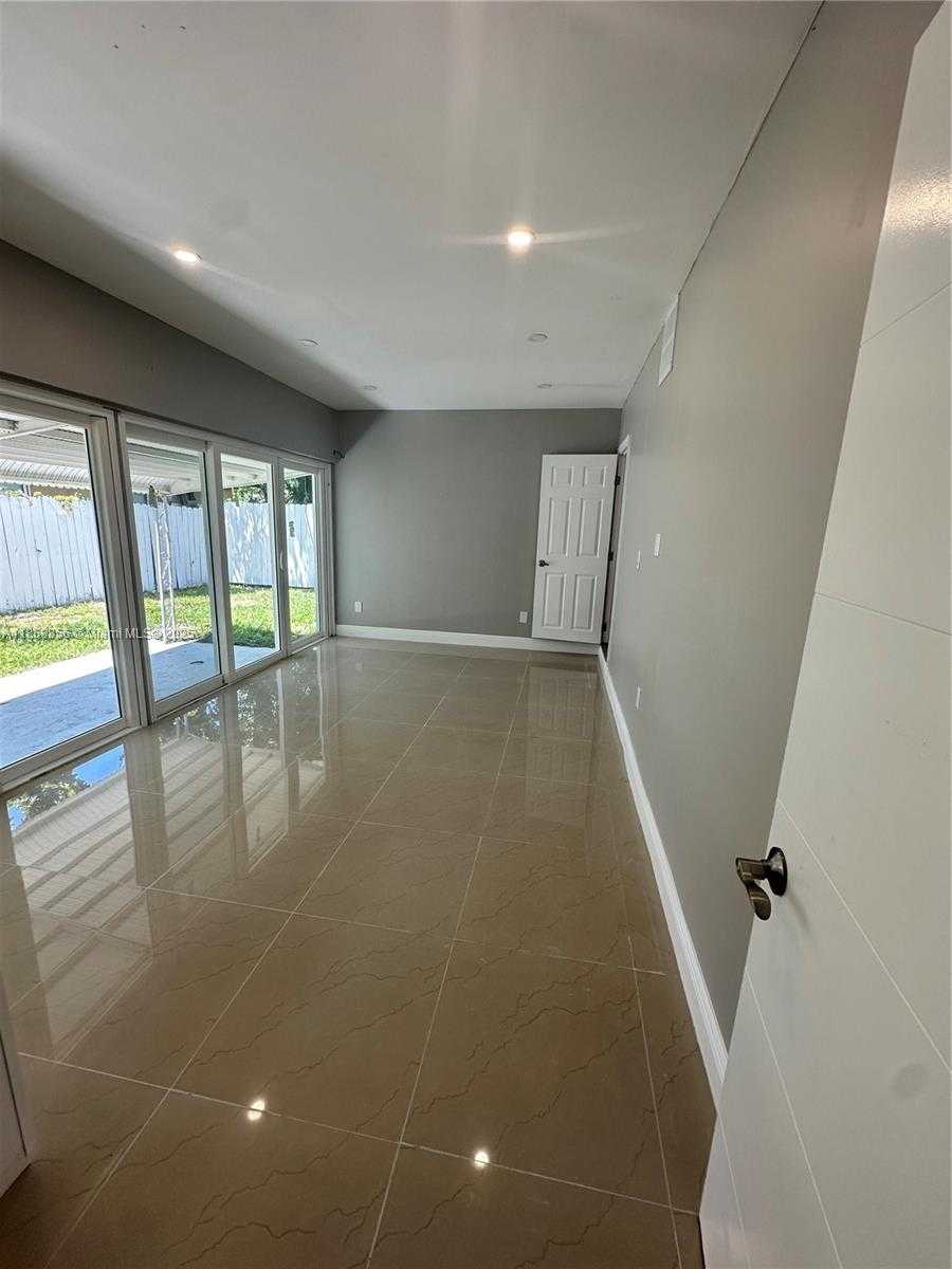 Small Image of 8003 NORTH WEST 70TH AVE, Tamarac Number 9