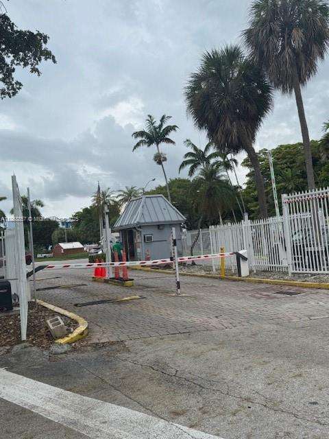 Small Image of 9351 FONTAINEBLEAU BLVD #B410, Miami Number 2