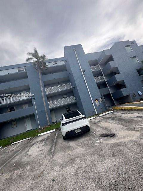 Small Image of 9351 FONTAINEBLEAU BLVD #B410, Miami Number 3