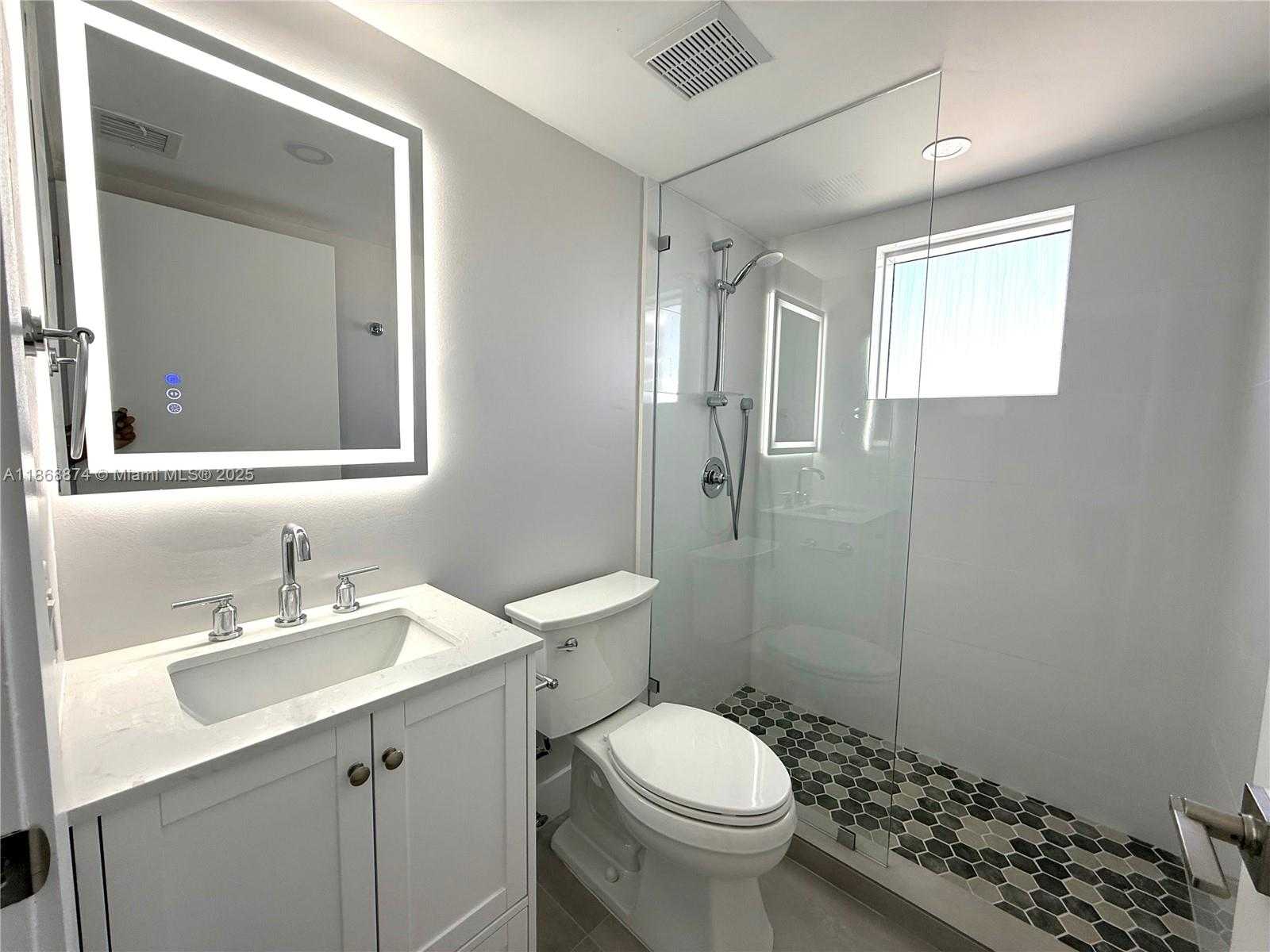 Small Image of 6767 COLLINS AVE #1501, Miami Beach Number 13