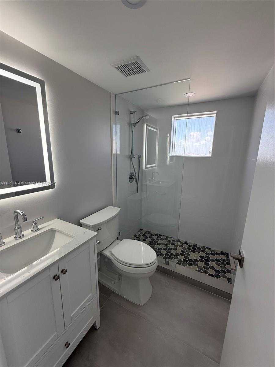 Small Image of 6767 COLLINS AVE #1501, Miami Beach Number 15