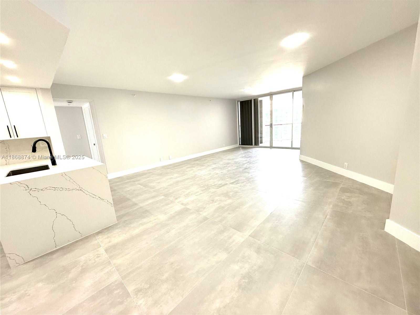 Small Image of 6767 COLLINS AVE #1501, Miami Beach Number 3