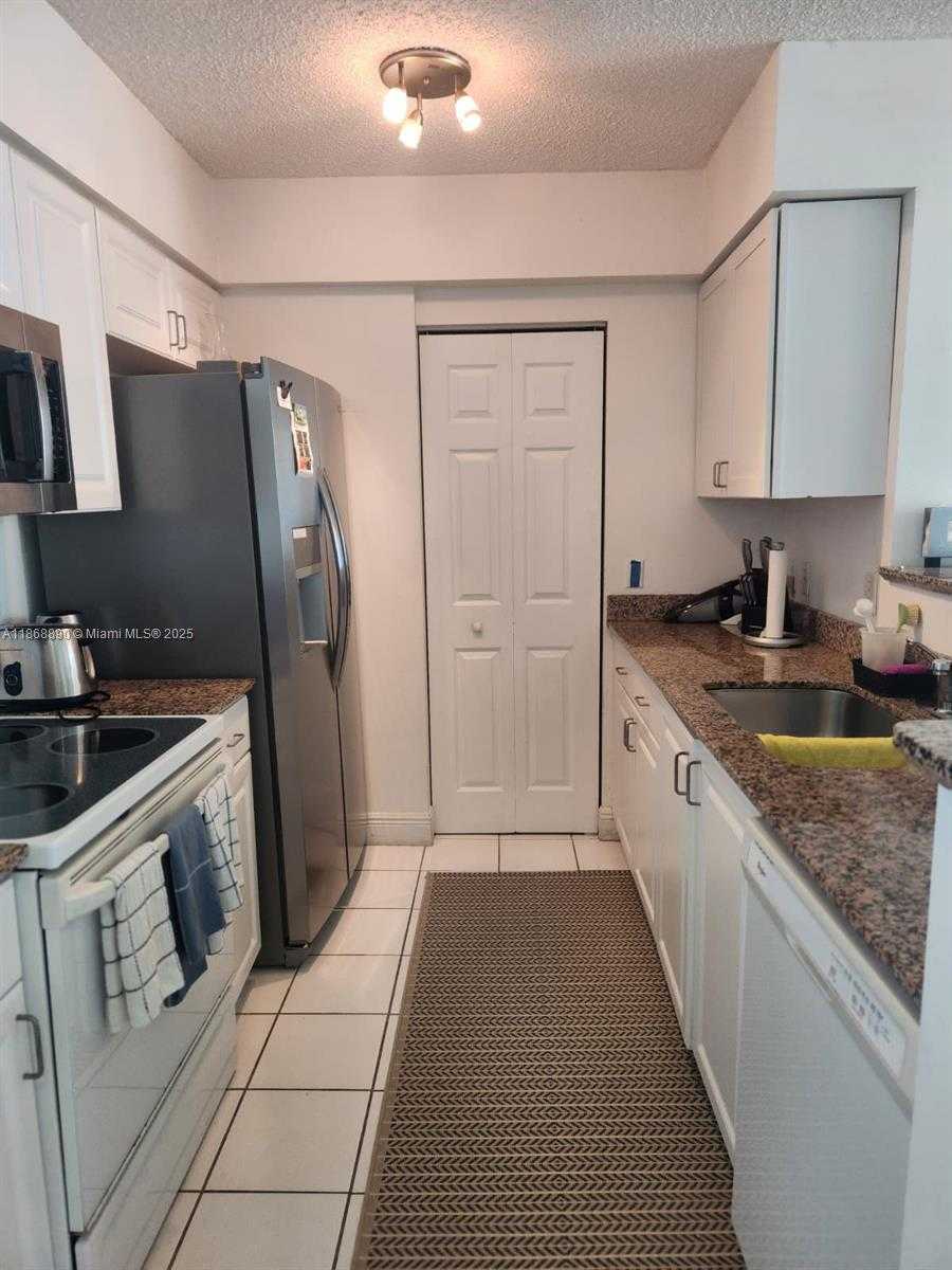 Small Image of 1155 BRICKELL BAY DR #1807, Miami Number 3