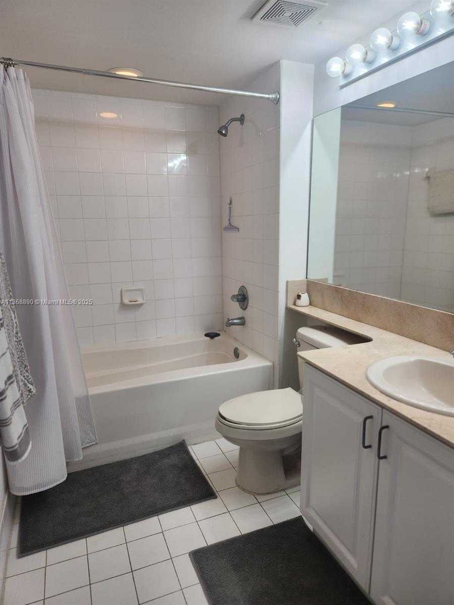 Small Image of 1155 BRICKELL BAY DR #1807, Miami Number 6