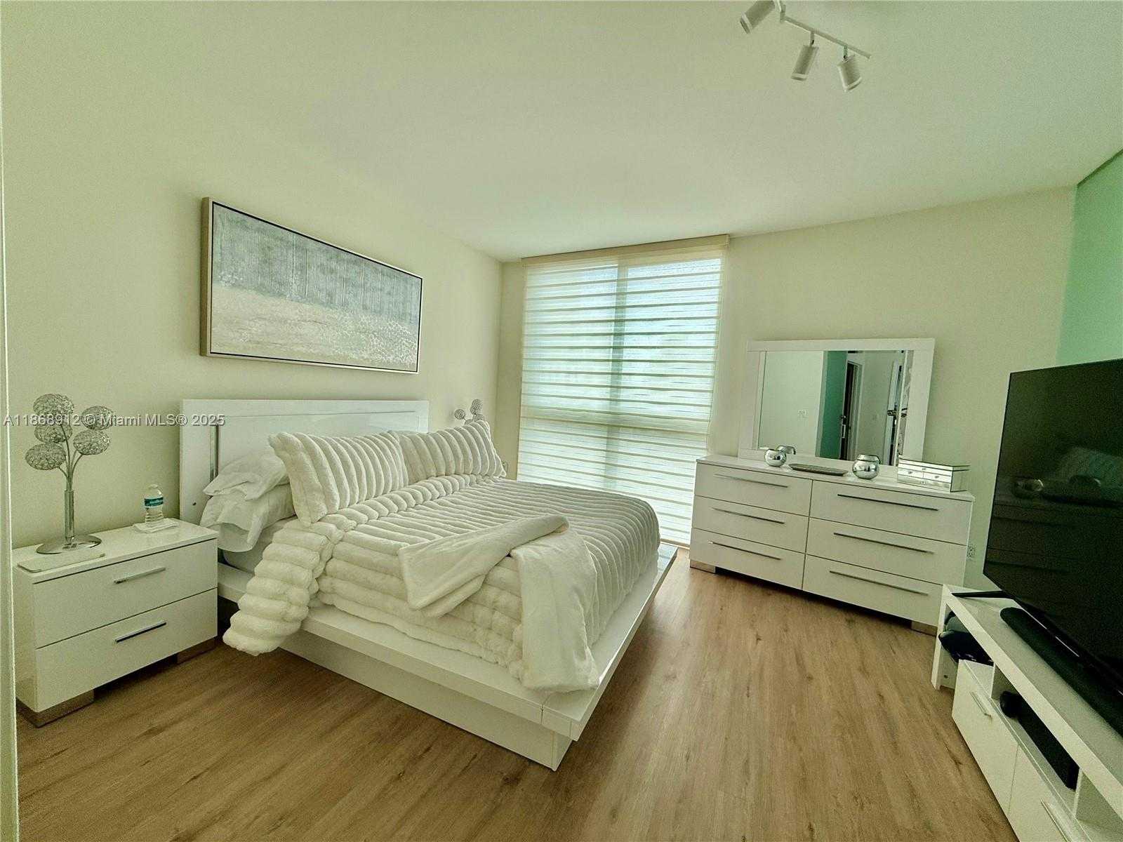 Small Image of 90 NW 3rd St, Miami, FL 33128, USA Number 11