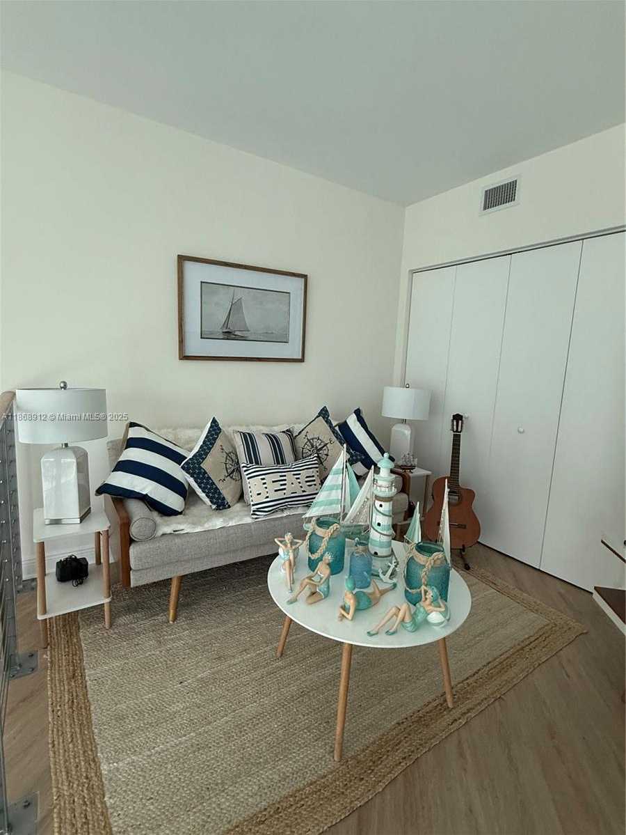 Small Image of 90 NW 3rd St, Miami, FL 33128, USA Number 13